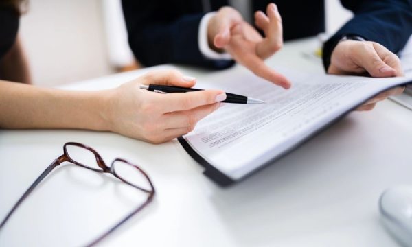 Lawyer advising client